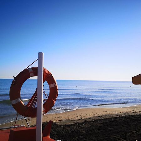 Baywatch Hotel Margherita Di Savoia Bagian luar foto