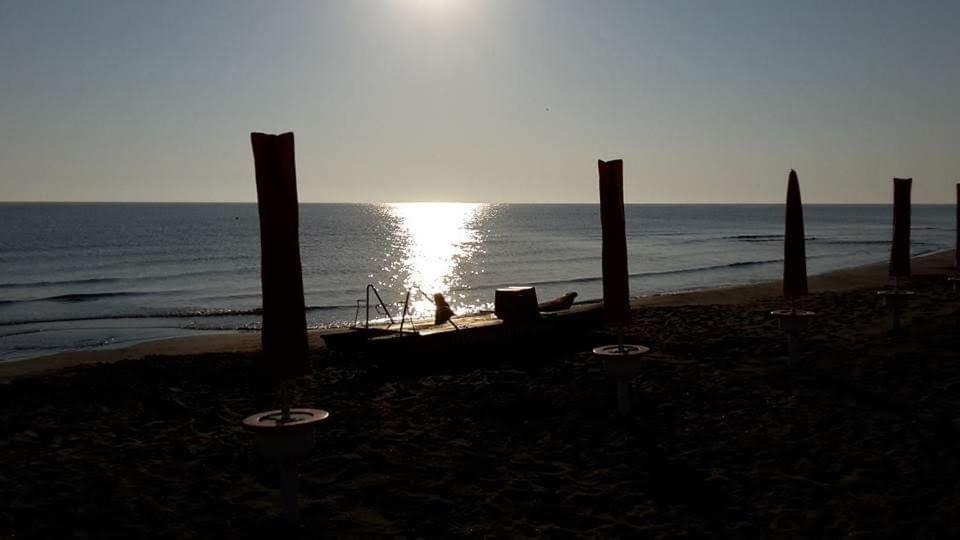 Baywatch Hotel Margherita Di Savoia Bagian luar foto
