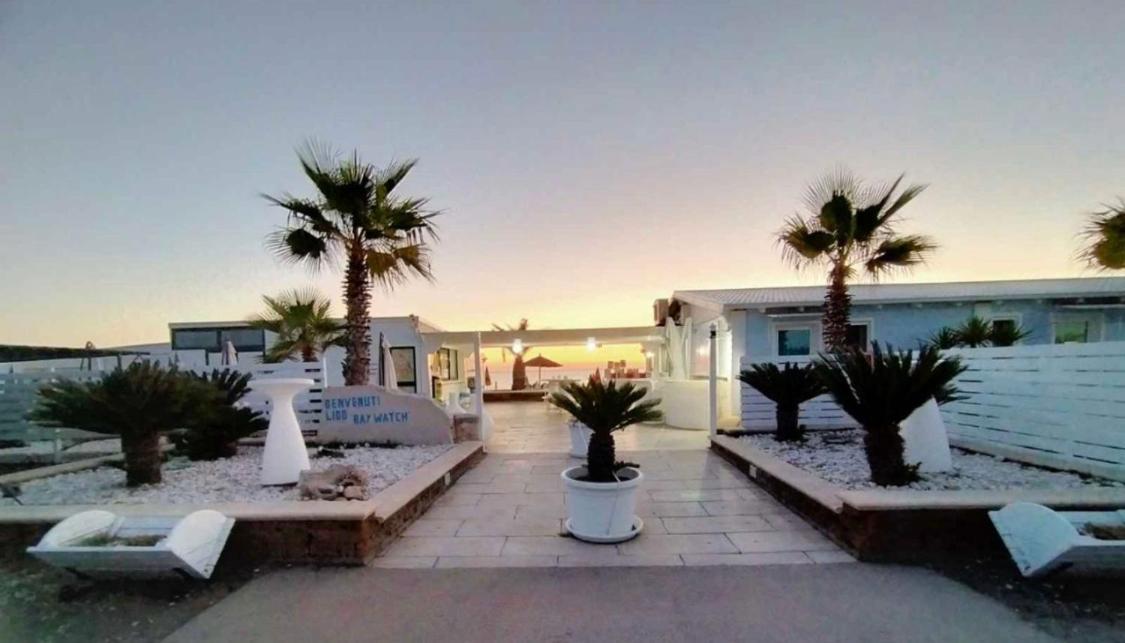 Baywatch Hotel Margherita Di Savoia Bagian luar foto